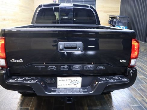 Used 2023 Toyota Tacoma SR5 w/ Technology Package image 4