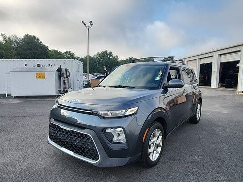 Used 2022 Kia Soul LX w/ Technology Package FWD image 1