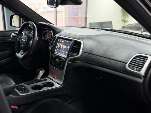 Used 2018 Jeep Grand Cherokee SRT image 17