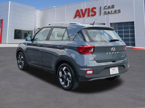 Used 2025 Hyundai Venue SEL FWD image 3