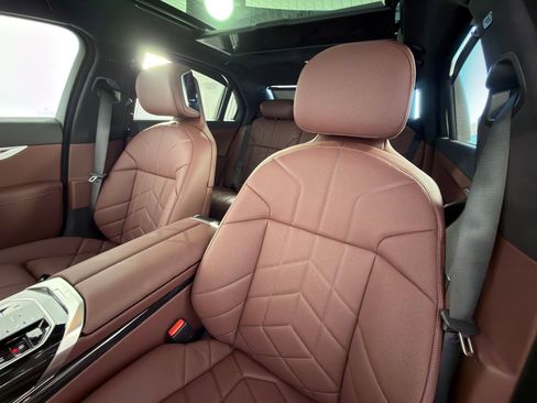 New 2026 BMW 740i w/ Executive Package image 24