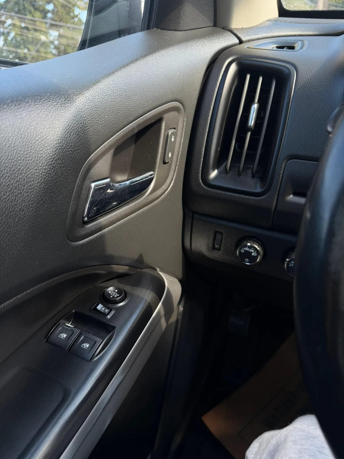 Used 2022 Chevrolet Colorado LT w/ Fleet Safety Package AWD/4WD image 29