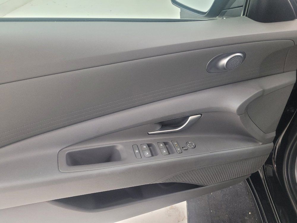 Used 2024 Hyundai Elantra SE FWD image 27