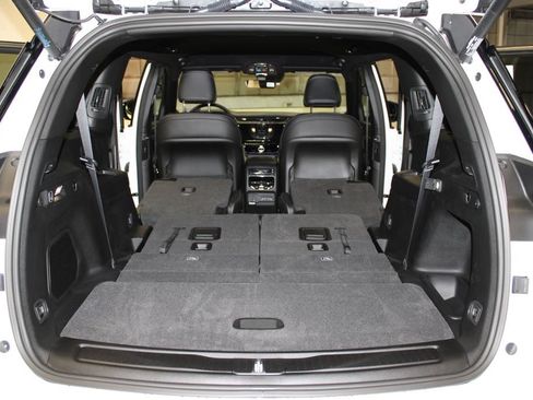 New 2026 Jeep Grand Cherokee L Limited w/ MOPAR Finishing Package AWD/4WD image 39