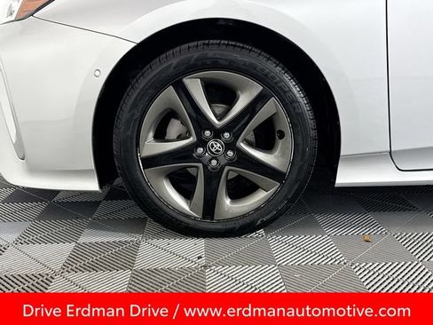 Used 2022 Toyota Prius XLE image 4