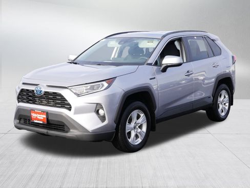 Used 2021 Toyota RAV4 XLE image 3