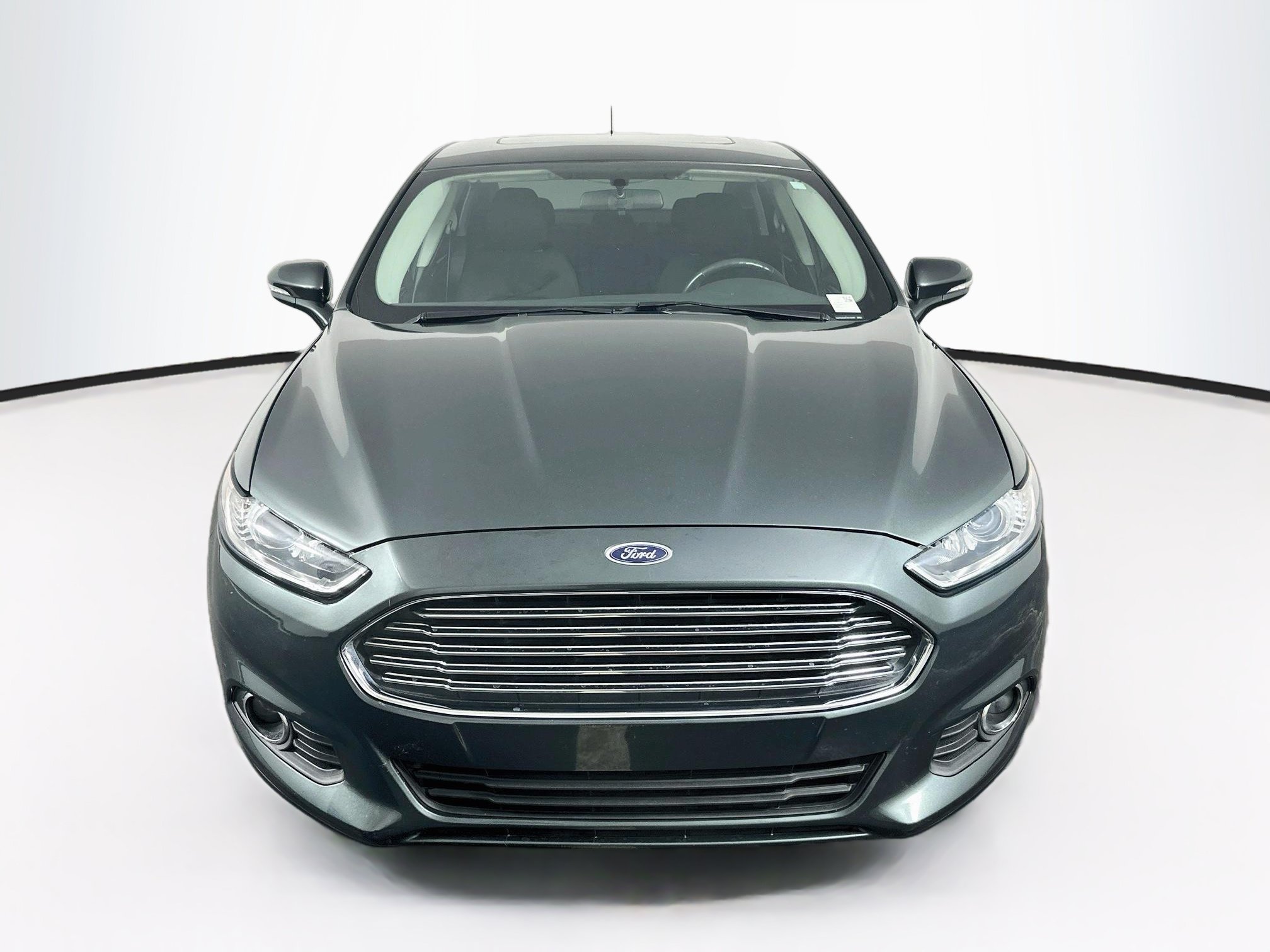 Used 2015 Ford Fusion SE w/ Equipment Group 201A FWD image 2