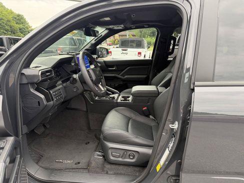 Used 2025 Toyota 4Runner Limited AWD/4WD image 40