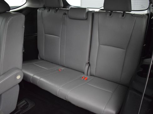 Used 2022 Toyota Highlander XLE image 14