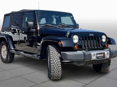 Used 2010 Jeep Wrangler Unlimited Sahara image 3
