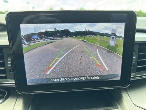 Used 2022 Ford Explorer XLT AWD/4WD image 25