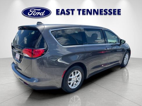 Used 2020 Chrysler Voyager LX FWD image 3