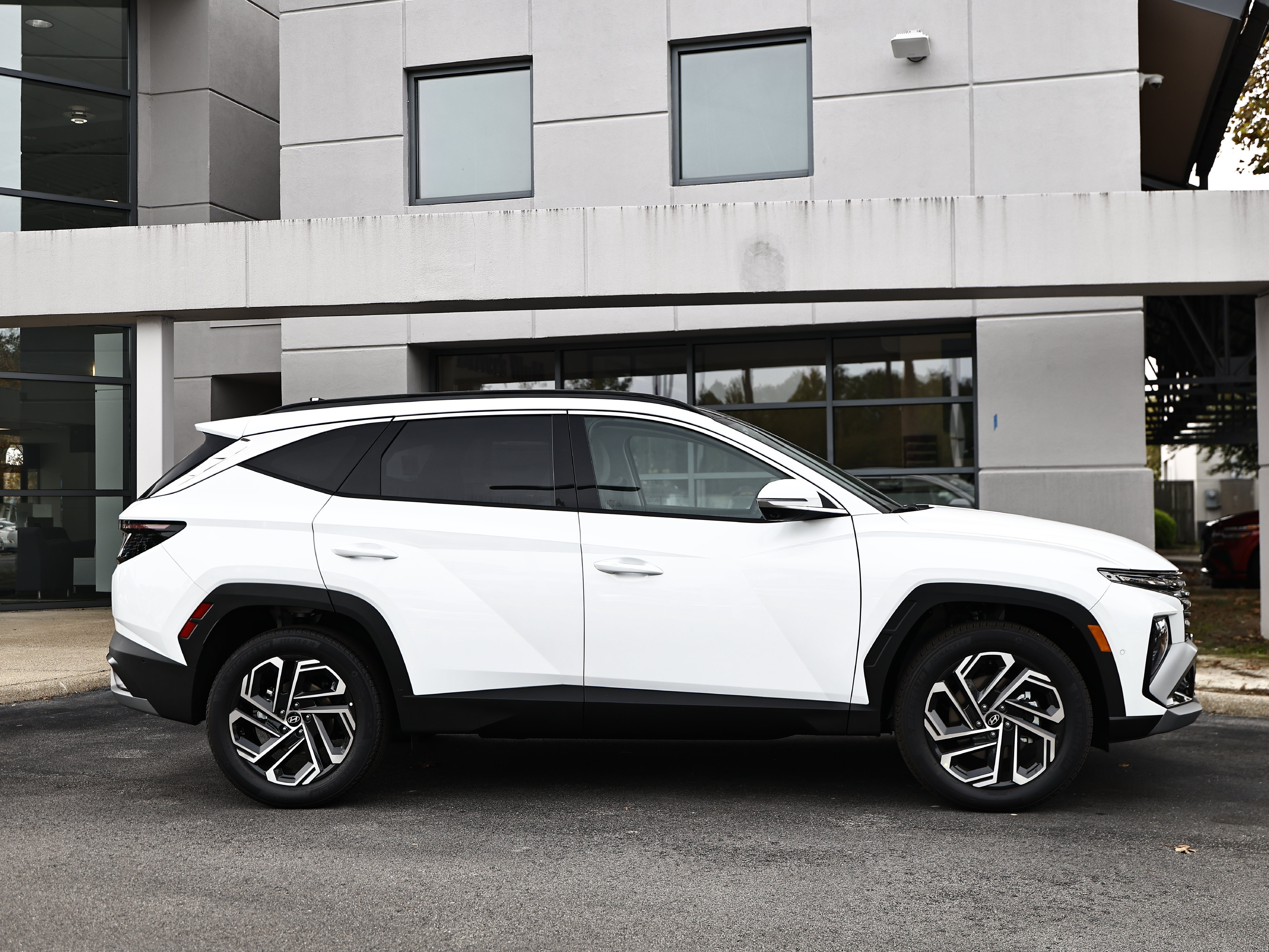 New 2026 Hyundai Tucson Limited w/ Tow & Go Package AWD/4WD image 3