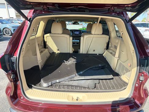 Used 2019 Toyota Highlander SE image 28