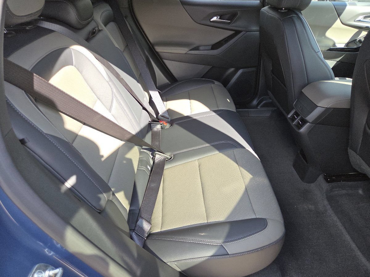 New 2027 Chevrolet Equinox LT w/ Convenience Package II FWD image 25