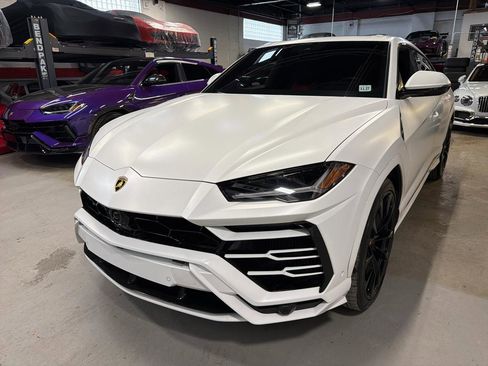 Used 2022 Lamborghini Urus image 11