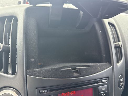 Used 2016 Nissan 370Z w/ Sport Package image 26