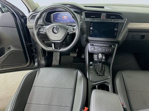 Used 2021 Volkswagen Tiguan SEL FWD image 18