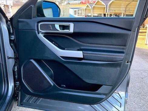 Used 2024 Ford Explorer XLT image 25
