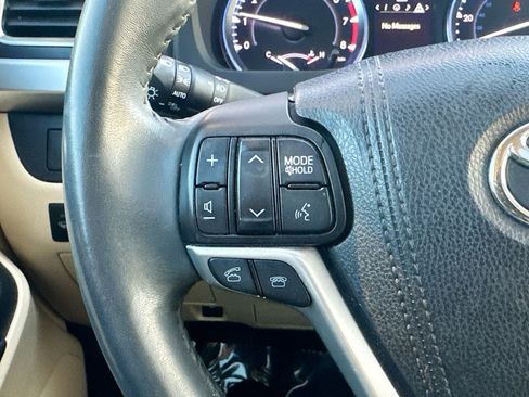 Used 2016 Toyota Highlander XLE image 21