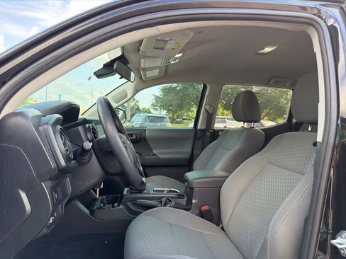 Used 2022 Toyota Tacoma SR w/ SR Convenience Package RWD image 9