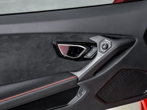 Used 2021 Lamborghini Huracan EVO RWD image 23