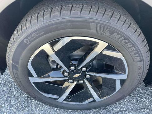 New 2026 Chevrolet Equinox EV LT image 9