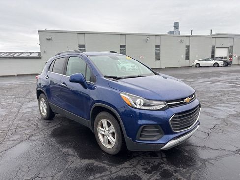 Used 2017 Chevrolet Trax LT w/ LT Convenience Package FWD image 4