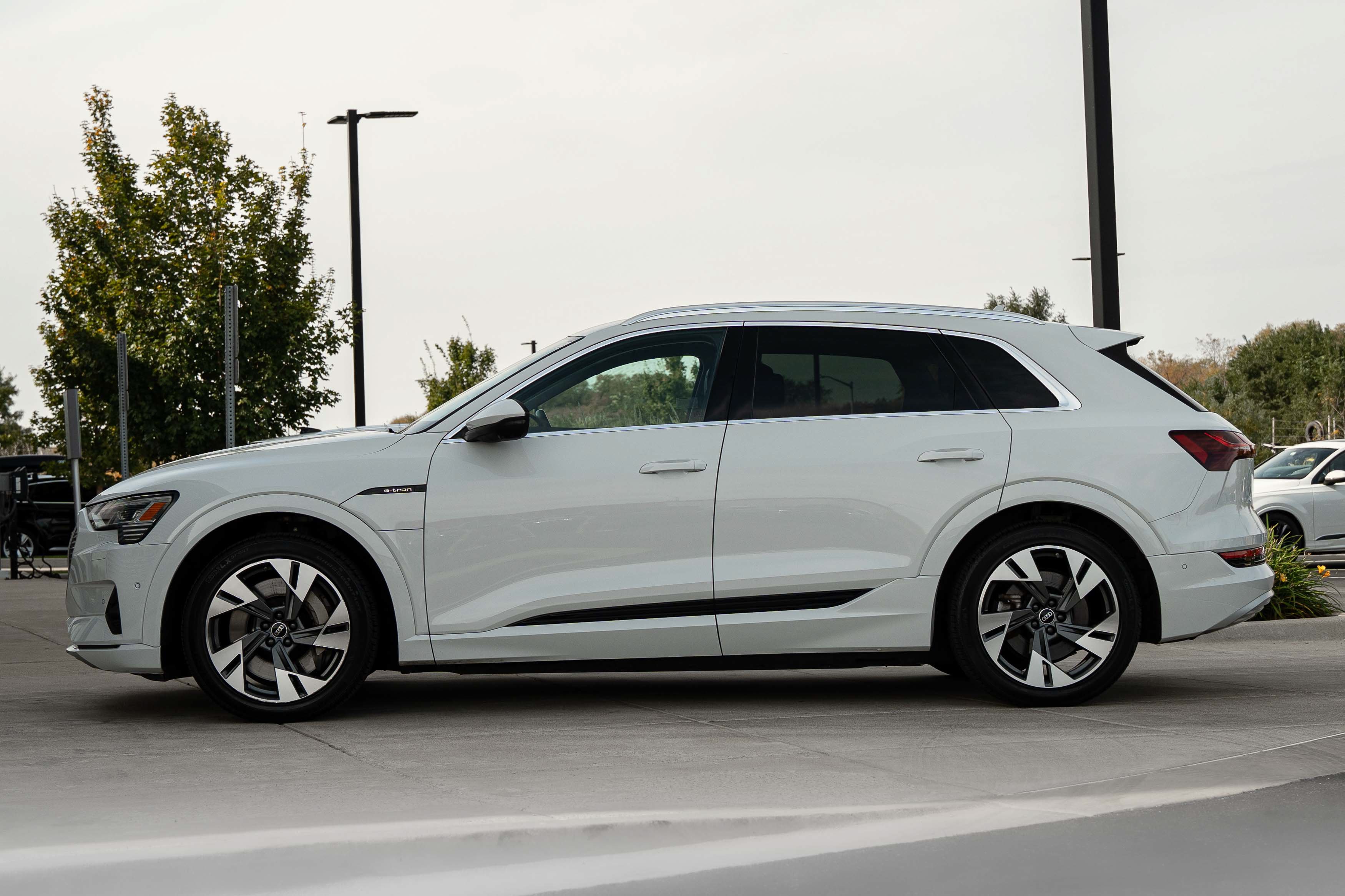 Certified 2023 Audi e-tron Premium Plus w/ Premium Plus Package AWD/4WD image 6