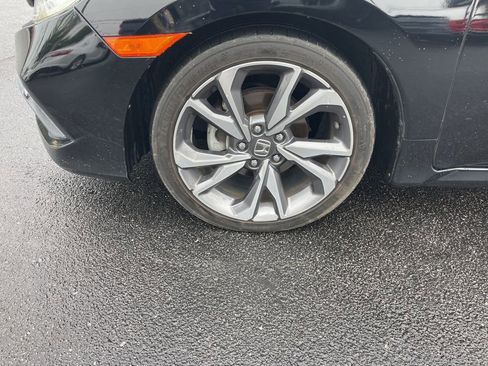 Used 2019 Honda Civic Touring image 4