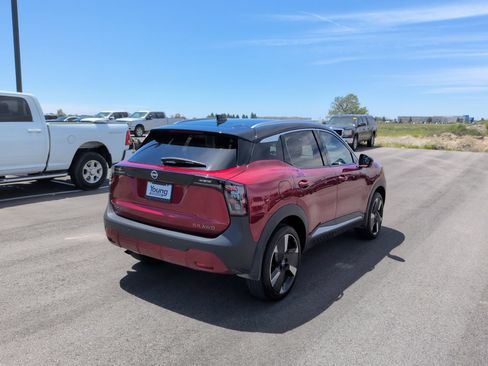 Used 2025 Nissan Kicks SR AWD/4WD image 28