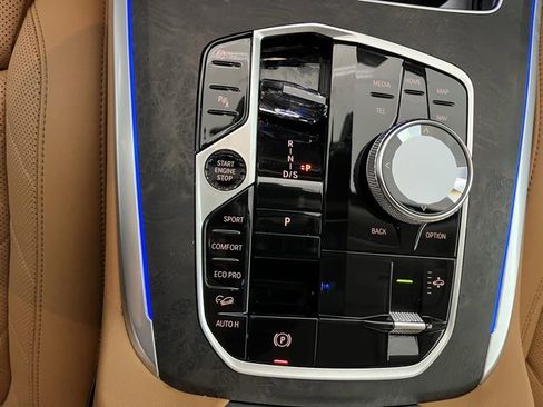 Used 2024 BMW X7 xDrive40i w/ Premium Package image 18