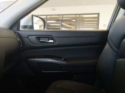 Used 2023 Nissan Pathfinder SL w/ Lighting Package (N92) AWD/4WD image 24