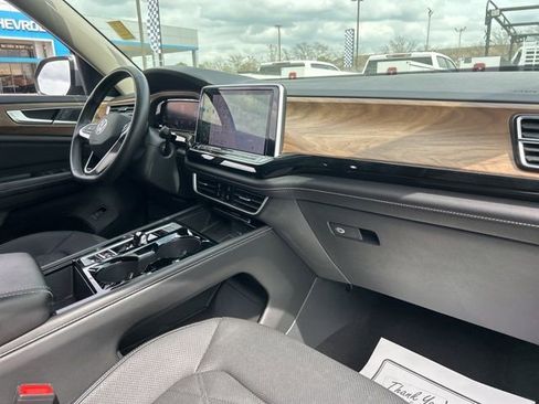 Used 2024 Volkswagen Atlas SE image 33