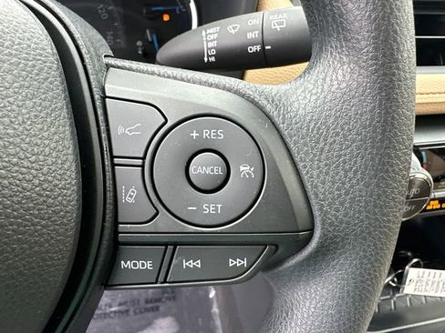 Used 2025 Toyota RAV4 LE AWD/4WD image 36