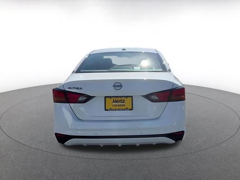 Used 2025 Nissan Altima 2.5 SV FWD image 14