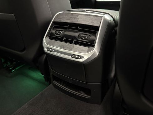 Used 2024 BMW 740i xDrive image 52