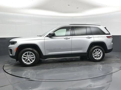 New 2026 Jeep Grand Cherokee Laredo w/ Trailer Tow Package AWD/4WD image 26