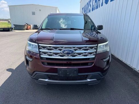 Used 2018 Ford Explorer XLT w/ Class II Trailer Tow Package AWD/4WD image 2