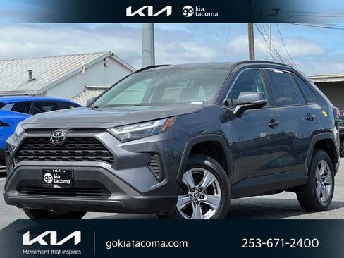 Used 2022 Toyota RAV4 XLE AWD/4WD image 1