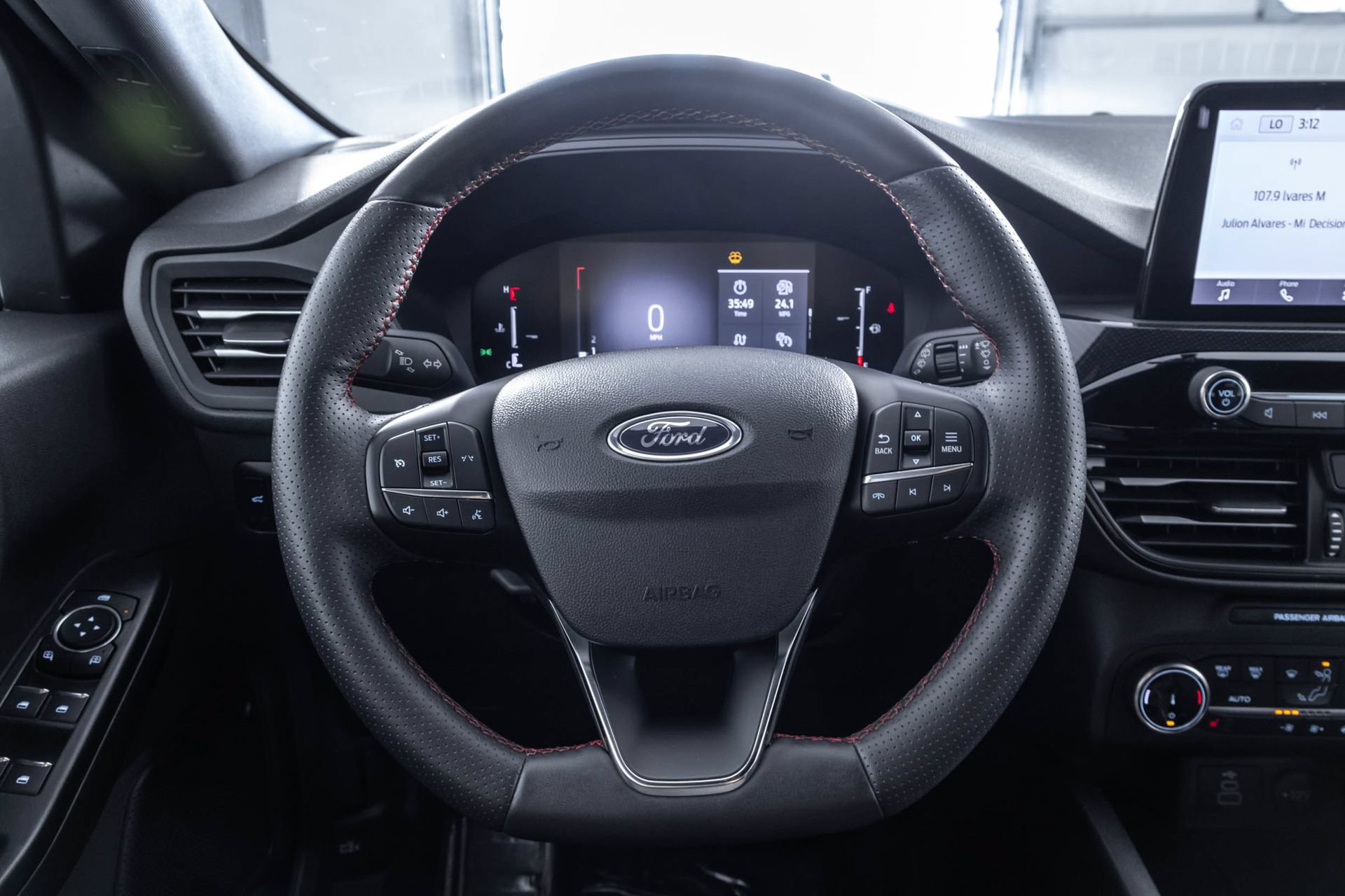 Used 2025 Ford Escape ST-Line Select AWD/4WD image 28