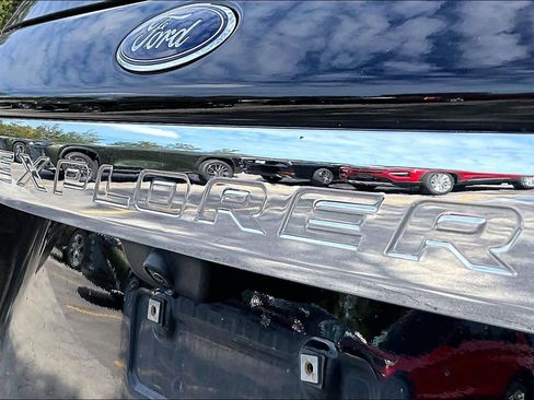 Used 2020 Ford Explorer Limited image 9