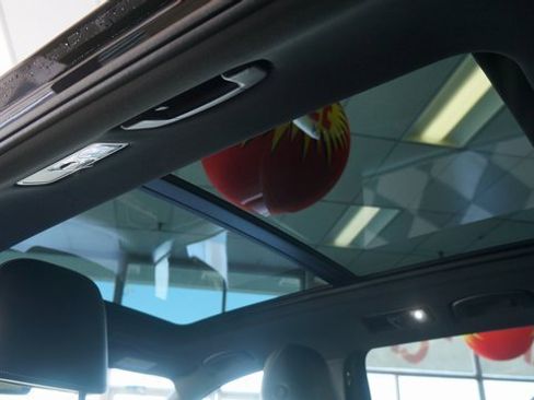 Certified 2021 Volkswagen Tiguan SE w/ Panoramic Sunroof Package image 15