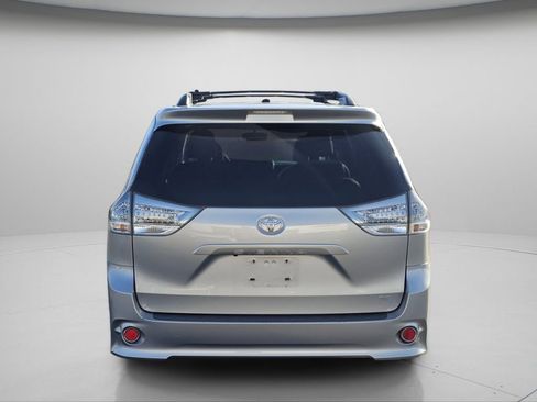 Used 2015 Toyota Sienna SE Premium image 24