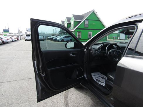 Used 2018 Jeep Compass Latitude w/ Popular Equipment Group image 15