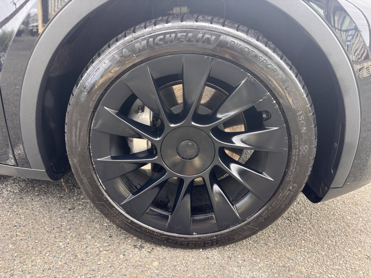Used 2024 Tesla Model Y Long Range AWD/4WD image 21