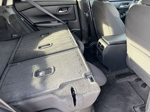 Used 2024 Nissan Rogue SV image 21