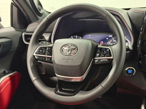 Used 2022 Toyota Highlander XSE image 24