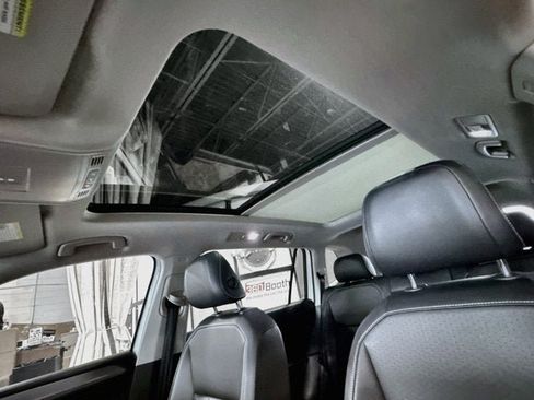 Used 2022 Volkswagen Tiguan SE AWD/4WD image 18