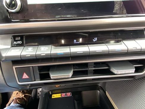Used 2025 Toyota Camry SE FWD image 25